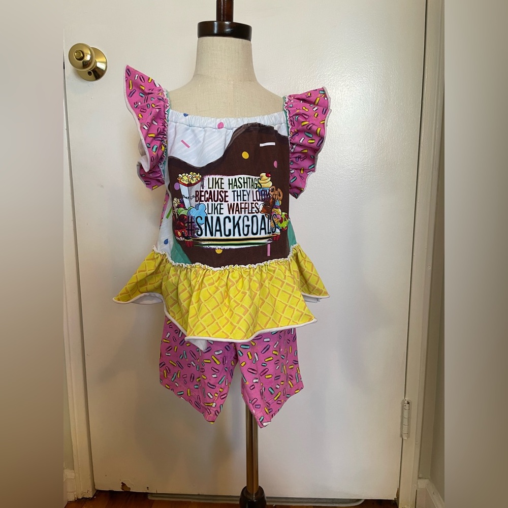 Colorful Kids Matching Set with Fun Snack Print